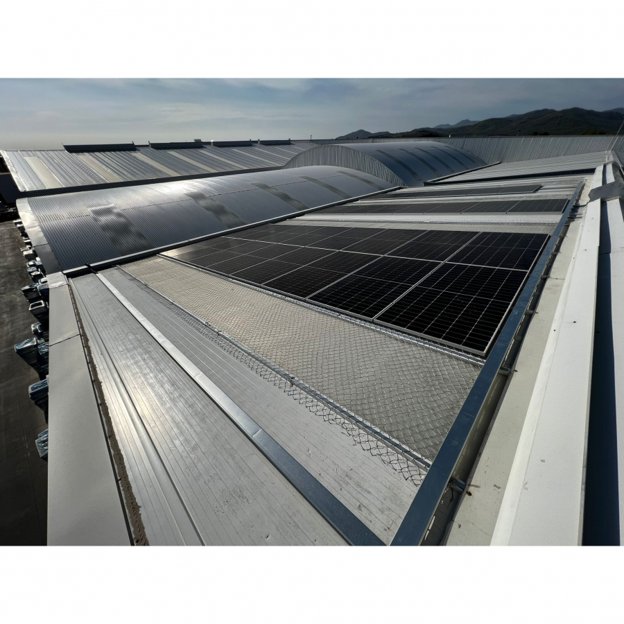 Monopole generará su propia energía mediante la instalación de placas fotovoltaicas en su cubierta.