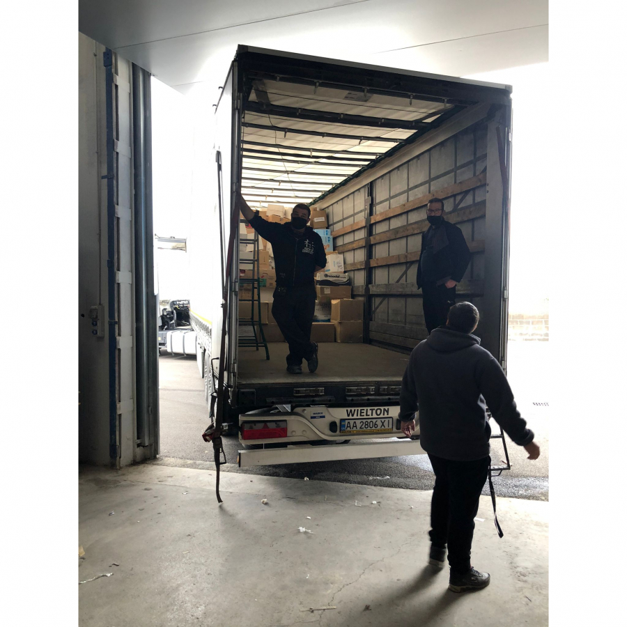 Salida desde Monopole del primer camión con ayuda humanitaria para Ucrania.