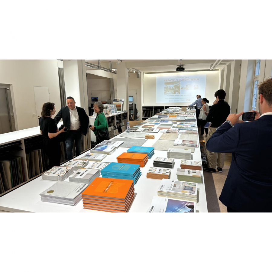 Monopole Cerámica Brilla en el Evento de Diseño en Suiza